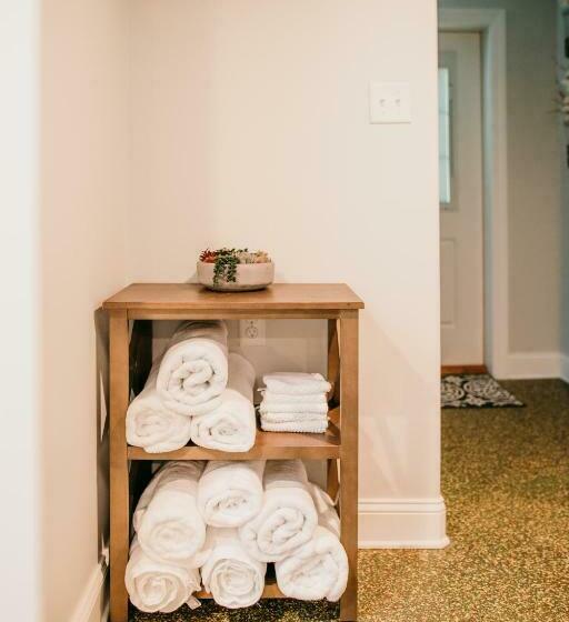 פנסיון Oasis Of Martinsville Pool Private Guest House