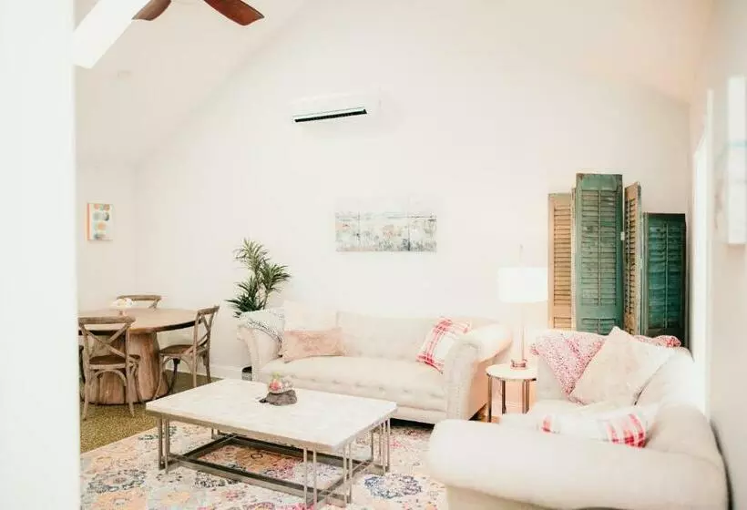 پانسیون Oasis Of Martinsville Pool Private Guest House
