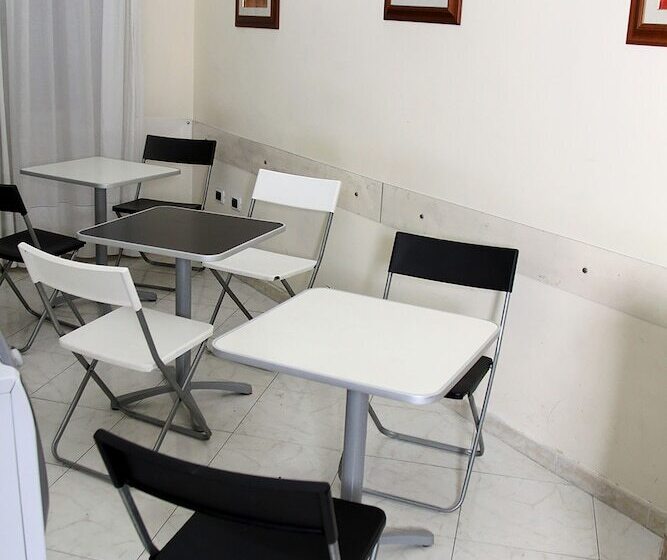 تختخواب و صبحانه Cinquestelle