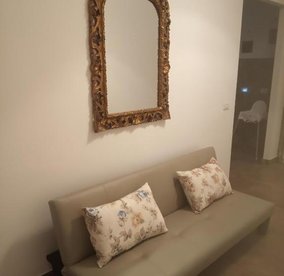 تختخواب و صبحانه Cinquestelle