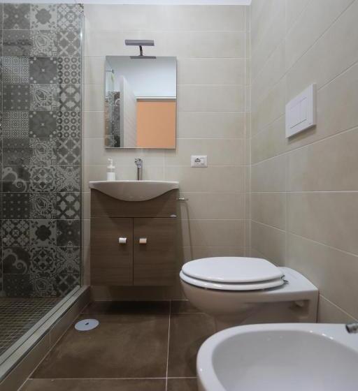 تختخواب و صبحانه Cinquestelle