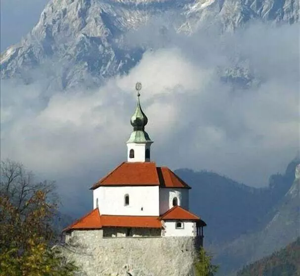 مسافرخانه B&b Pod Skalo