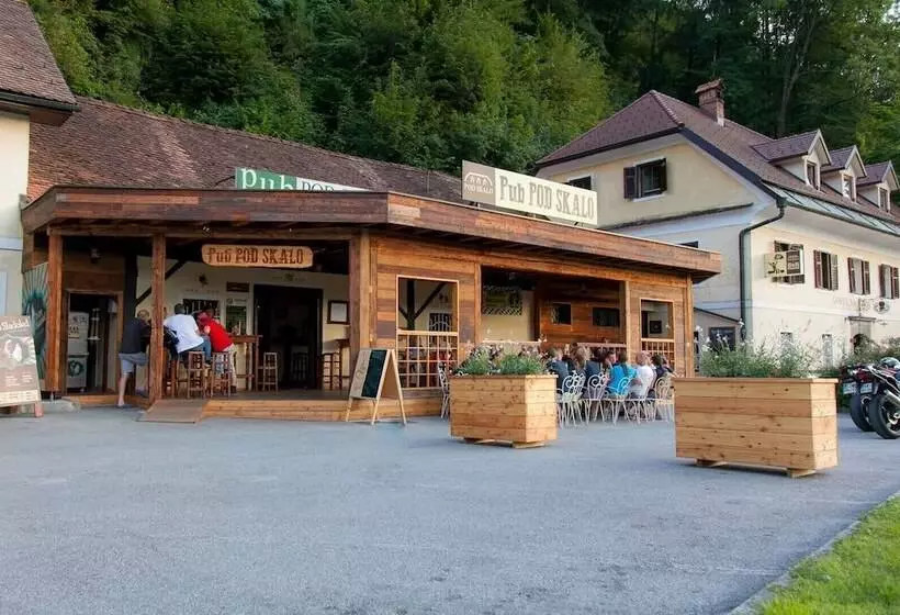 مسافرخانه B&b Pod Skalo