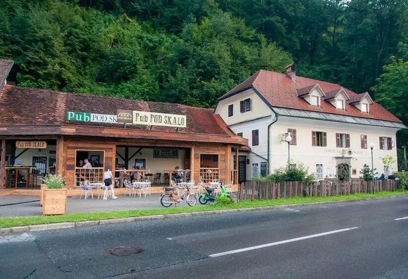 مسافرخانه B&b Pod Skalo