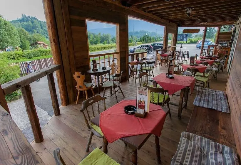 مسافرخانه B&b Pod Skalo