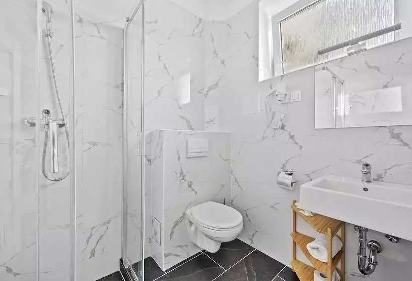 مسافرخانه Pension Petit