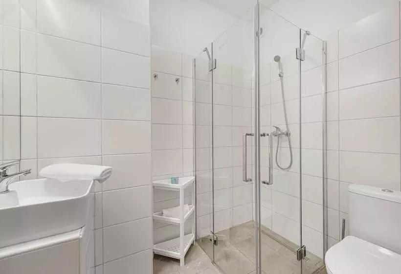 مسافرخانه Pension Petit