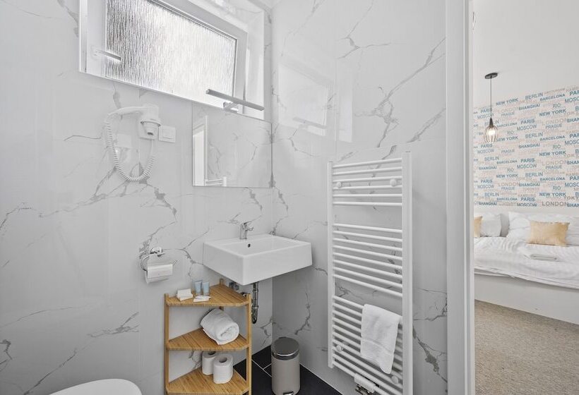 Hostal Pension Petit