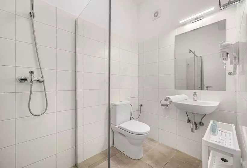 مسافرخانه Pension Petit