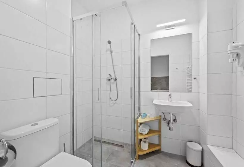 مسافرخانه Pension Petit