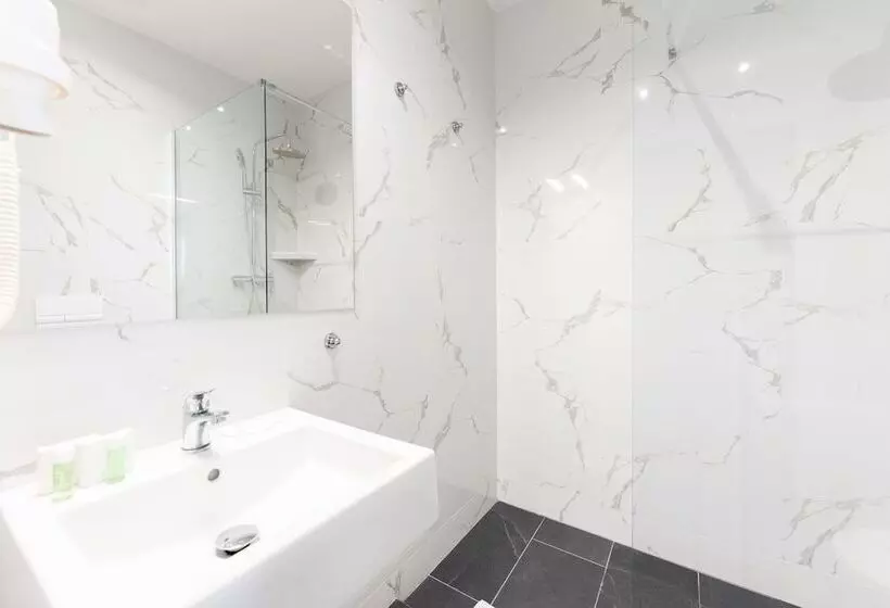 مسافرخانه Pension Petit