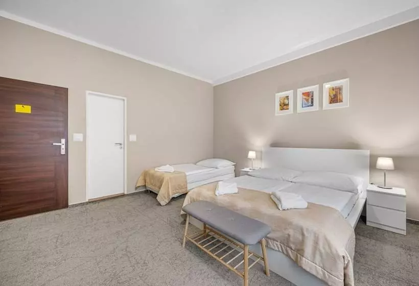 مسافرخانه Pension Petit