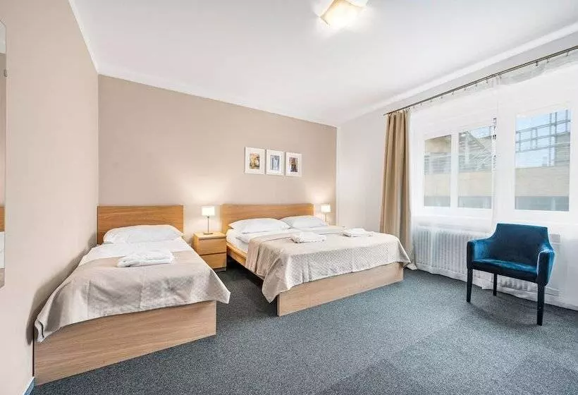 مسافرخانه Pension Petit