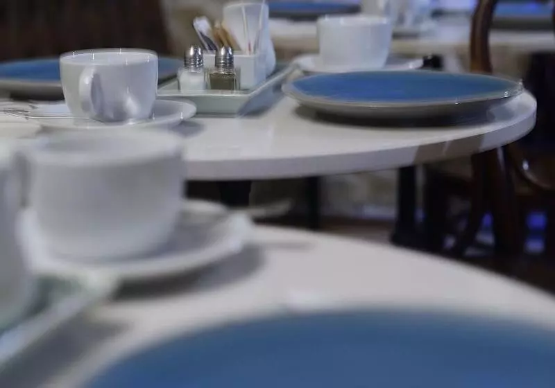 مسافرخانه The Burrow Guest House