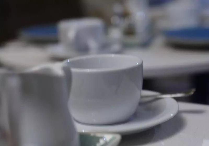 مسافرخانه The Burrow Guest House