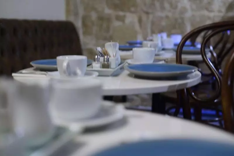 مسافرخانه The Burrow Guest House