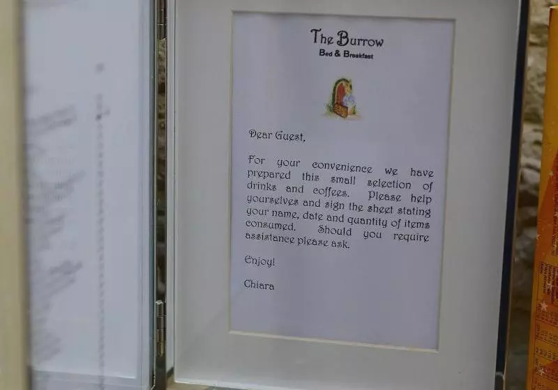 مسافرخانه The Burrow Guest House