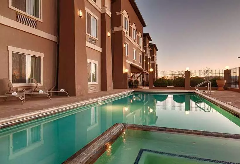 בית מלון כפרי Best Western Douglas Inn & Suites