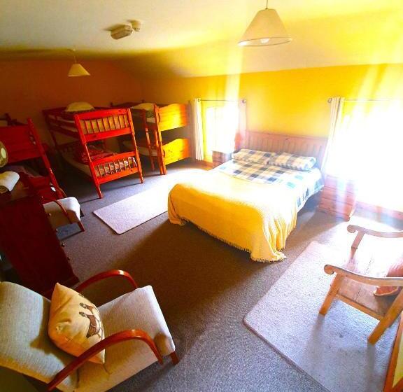 בית מלון כפרי Slane Farm Hostel, Cottages And Camping