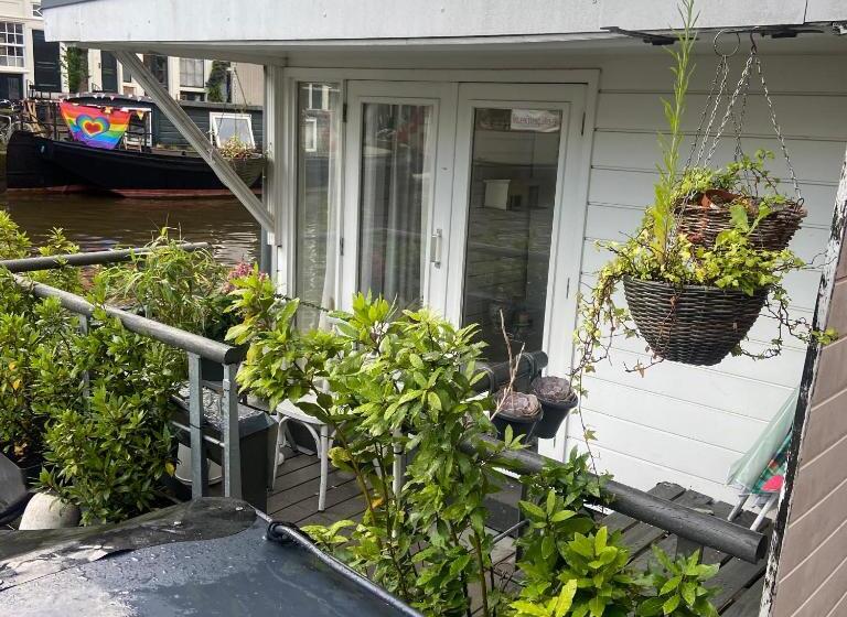 تختخواب و صبحانه Houseboat Bonnie