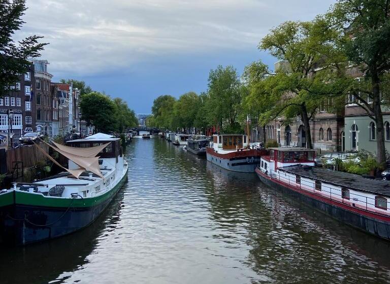 تختخواب و صبحانه Houseboat Bonnie
