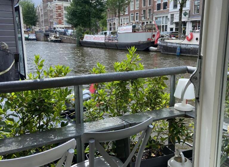 تختخواب و صبحانه Houseboat Bonnie