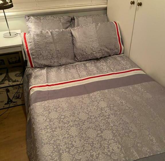 Bed and Breakfast Lg Qs Rm Private Luxury Bathrm Strictly Non Smokers And Genuine Travellers Only Over 25