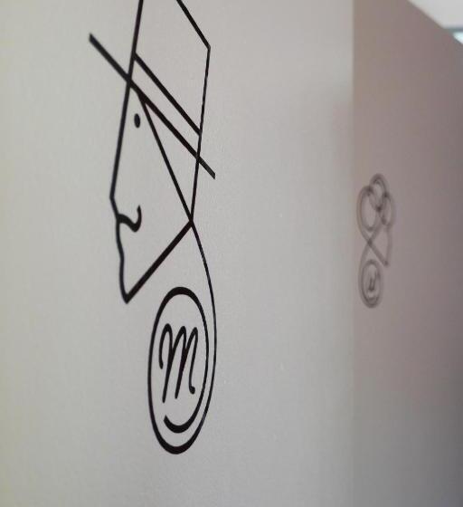 تختخواب و صبحانه Les Baroudeurs Hostel