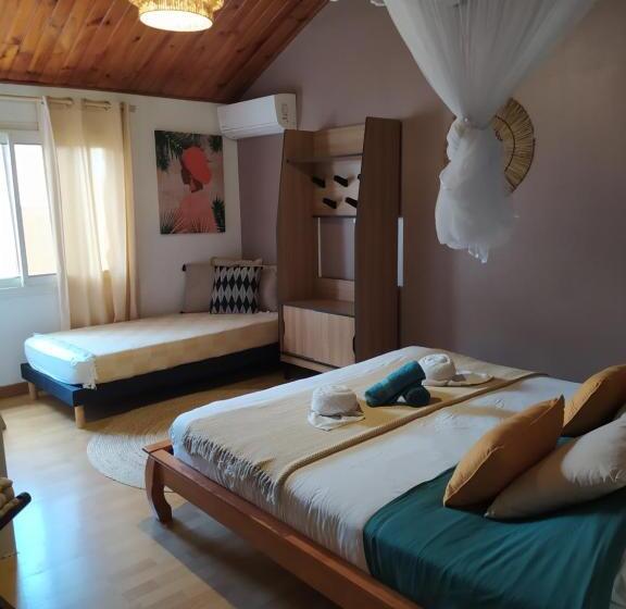 تختخواب و صبحانه Les Baroudeurs Hostel