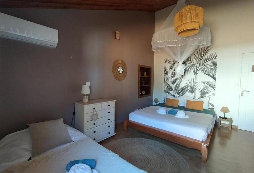 تختخواب و صبحانه Les Baroudeurs Hostel