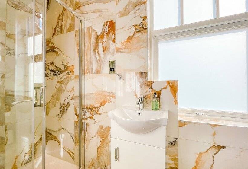 پانسیون 46 Ashfield Rd, Altrincham