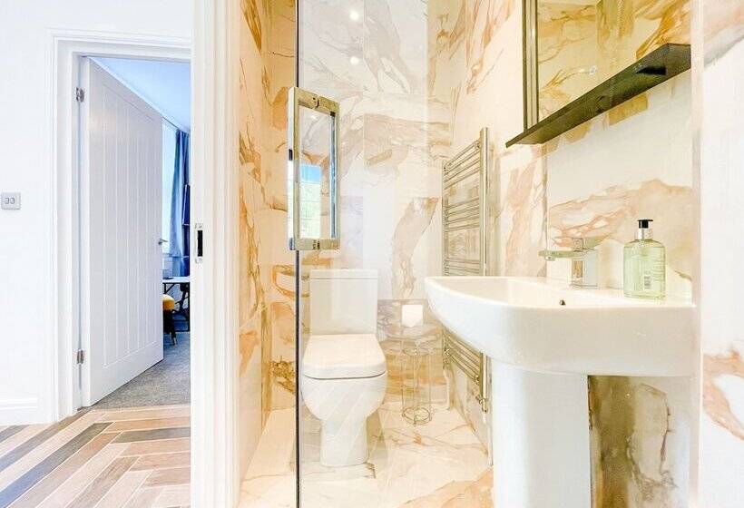 پانسیون 46 Ashfield Rd, Altrincham