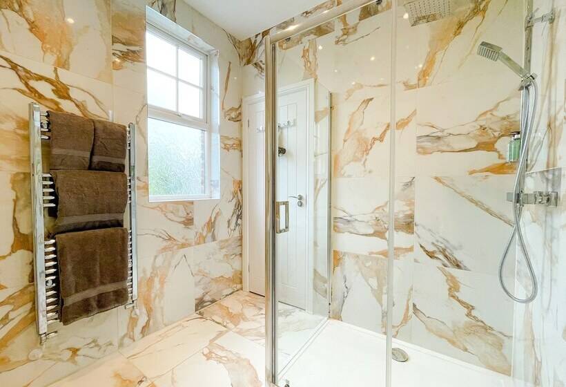 پانسیون 46 Ashfield Rd, Altrincham