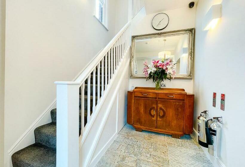 پانسیون 46 Ashfield Rd, Altrincham