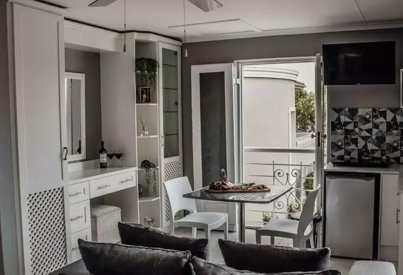 Majatalo Kingsbeach Cottages