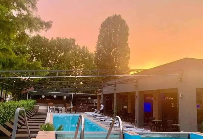 ペンション Player S Pool&rooms