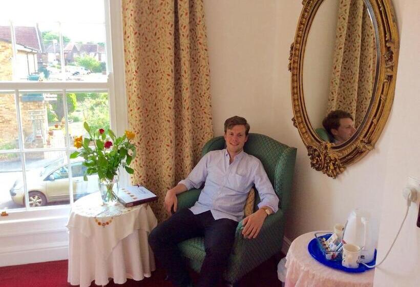 펜션 Swan Guest House London   Heathrow