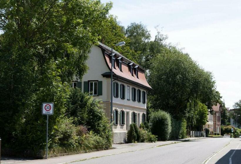 펜션 Villaflora Gästehaus