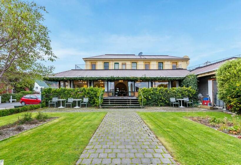 The Grand Hotel & Bar Akaroa