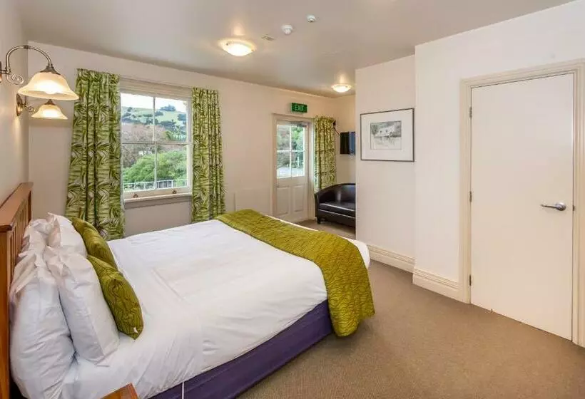 The Grand Hotel & Bar   Akaroa