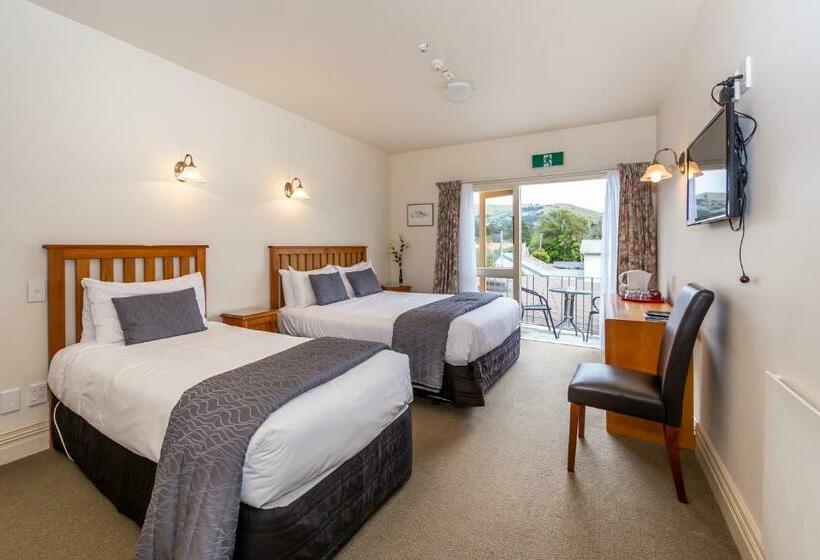 The Grand Hotel & Bar Akaroa