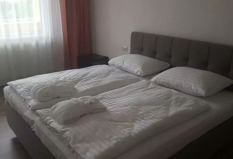 Ubytování Hanka V Hotelovém Pokoji C408 Top View