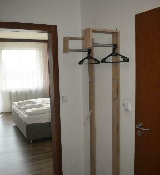 Ubytování Hanka V Hotelovém Pokoji C408 Top View