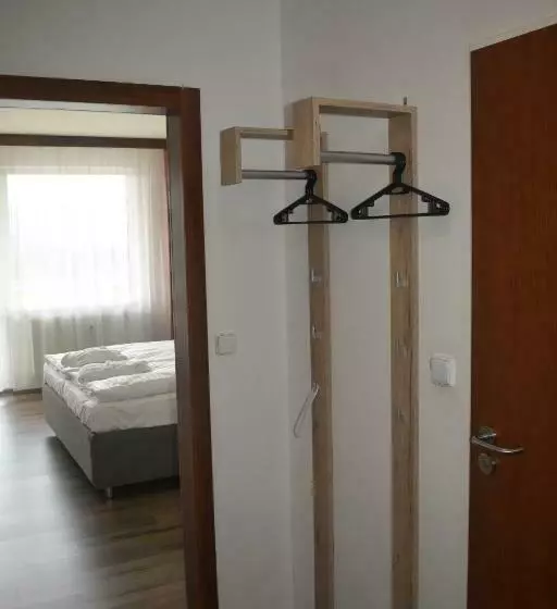 Ubytování Hanka V Hotelovém Pokoji C408 Top View