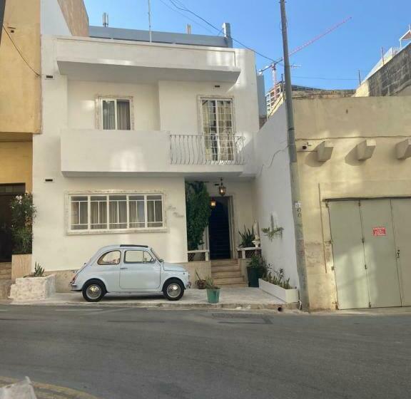 پانسیون Ave Maria Guest House