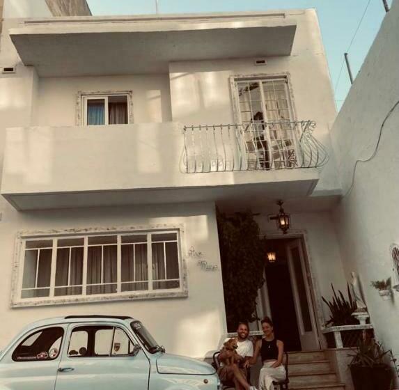 پانسیون Ave Maria Guest House