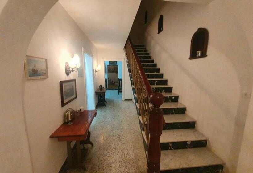 پانسیون Ave Maria Guest House