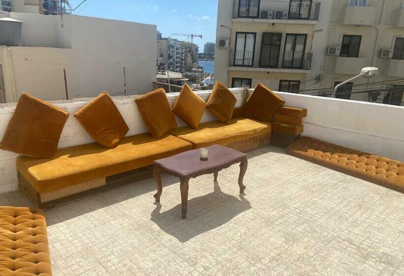 پانسیون Ave Maria Guest House