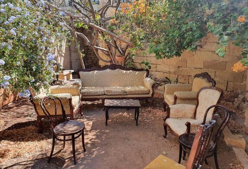 پانسیون Ave Maria Guest House