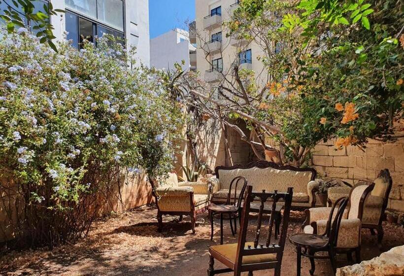 پانسیون Ave Maria Guest House